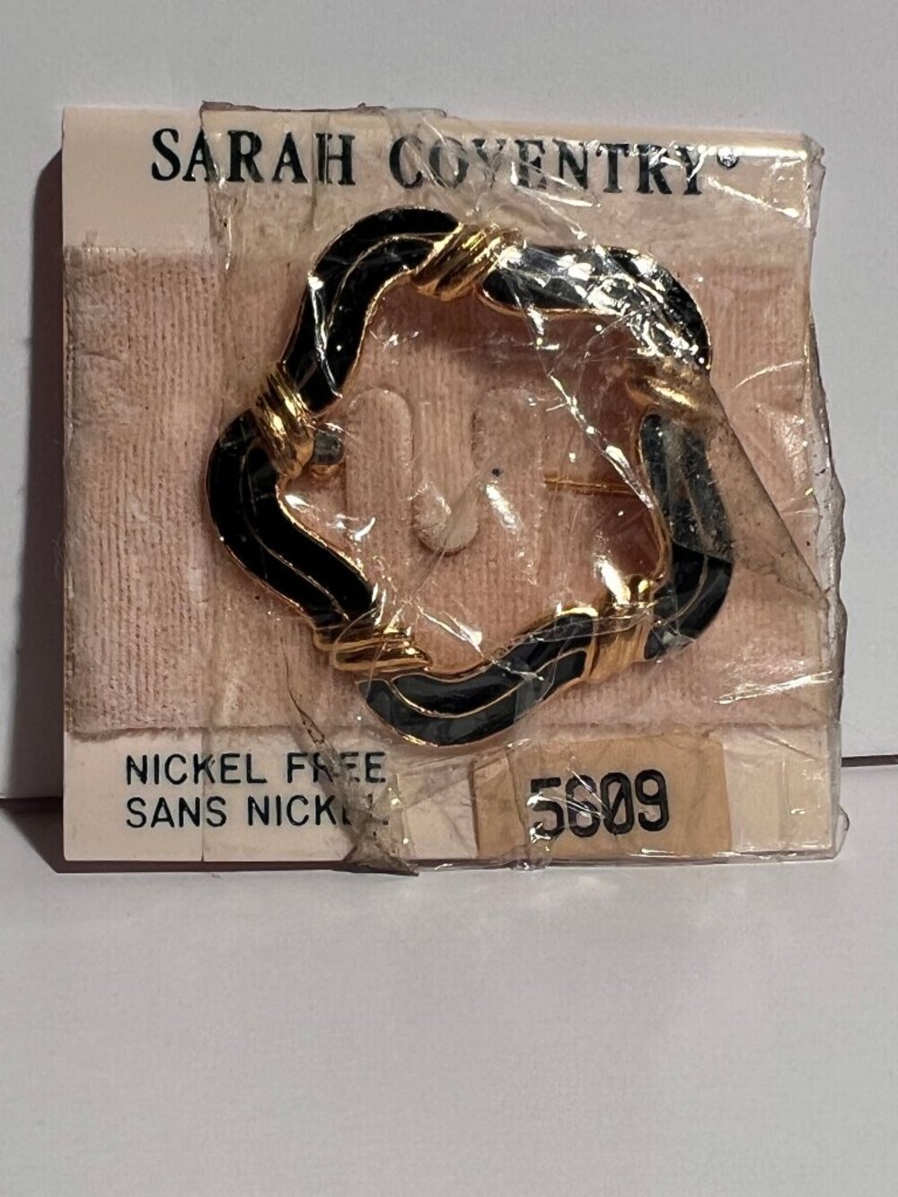 Vintage Sarah Coventry Black Enamel & Gold Tone Brooch Pin NIP 5609